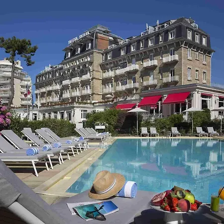 Otel Barriere Le Royal
