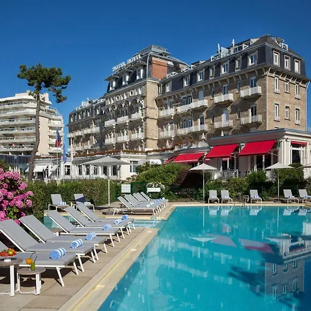 Отель Barriere Le Royal