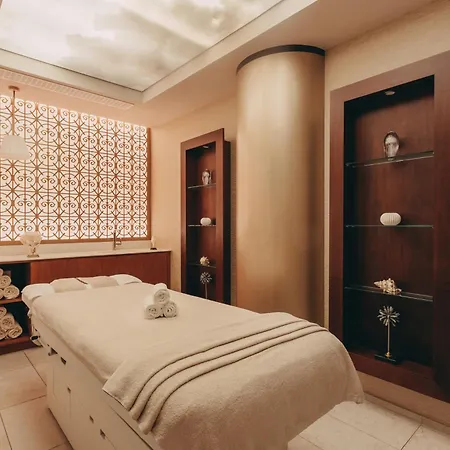 Отель Barriere Le Royal Ла-Боль-Эскублак