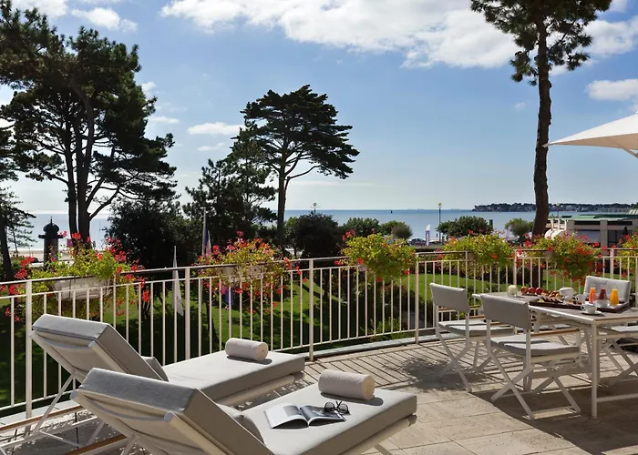 فندق Barriere Le Royal 5*