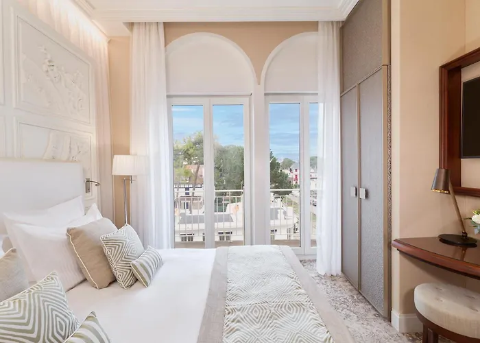 فندق Barriere Le Royal 5*