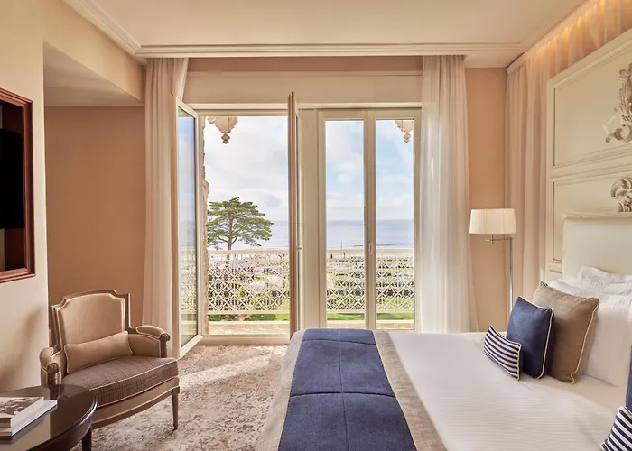 فندق Barriere Le Royal 5*