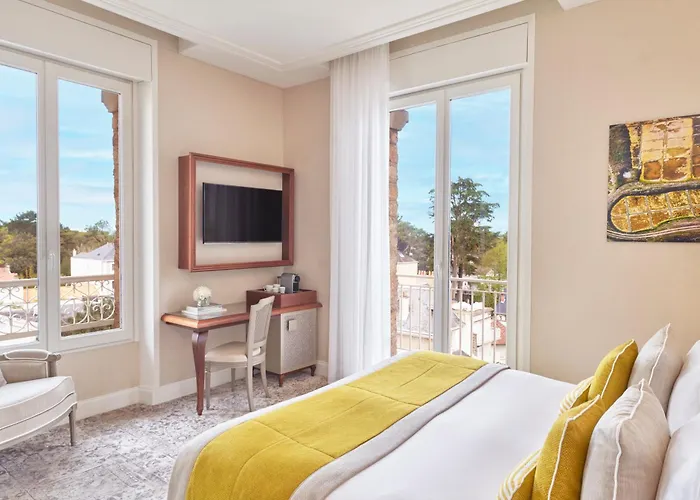 فندق Barriere Le Royal 5*