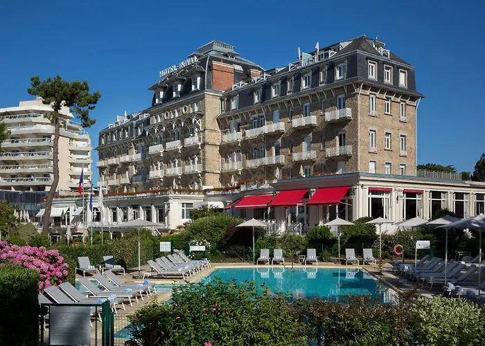 Barriere Le Royal فندق