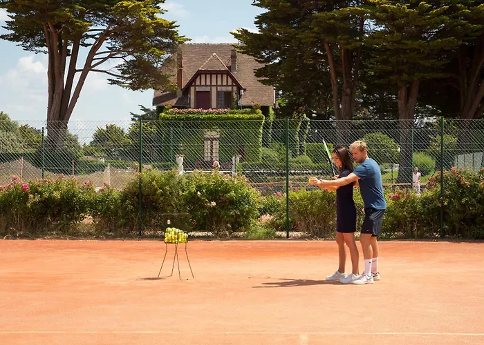 Barriere Le Royal فندق