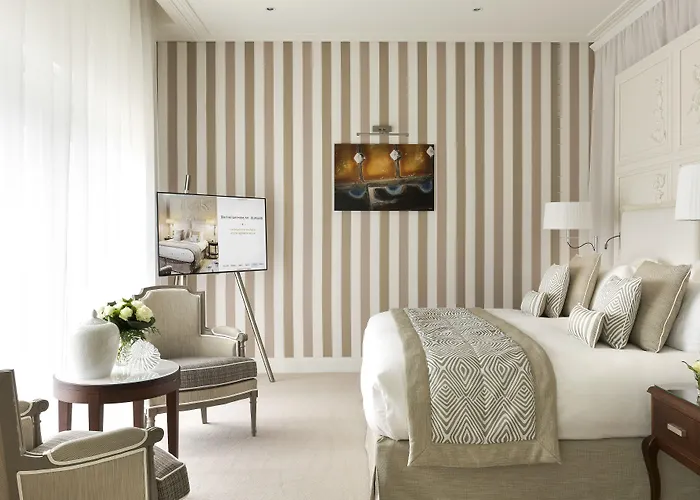 فندق Barriere Le Royal 5*