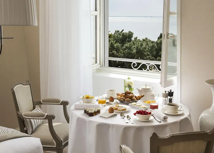 فندق Barriere Le Royal 5*