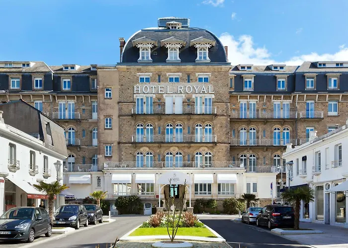 Barriere Le Royal فندق 5*