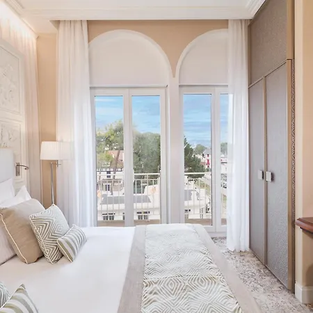 Ξενοδοχείο Barriere Le Royal 5*